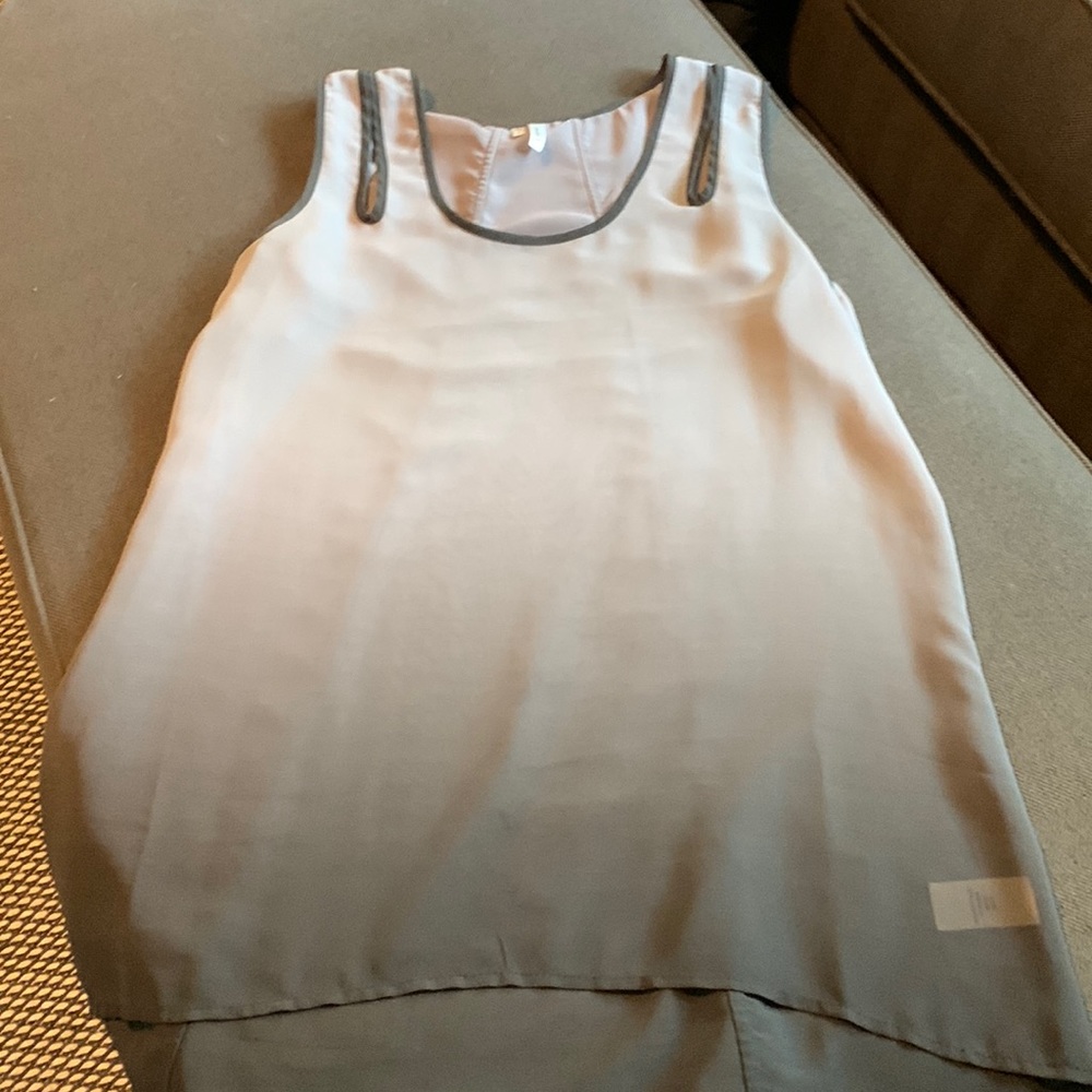 Studio Y sheer dressy tank with detailing and ombré gray, EUC